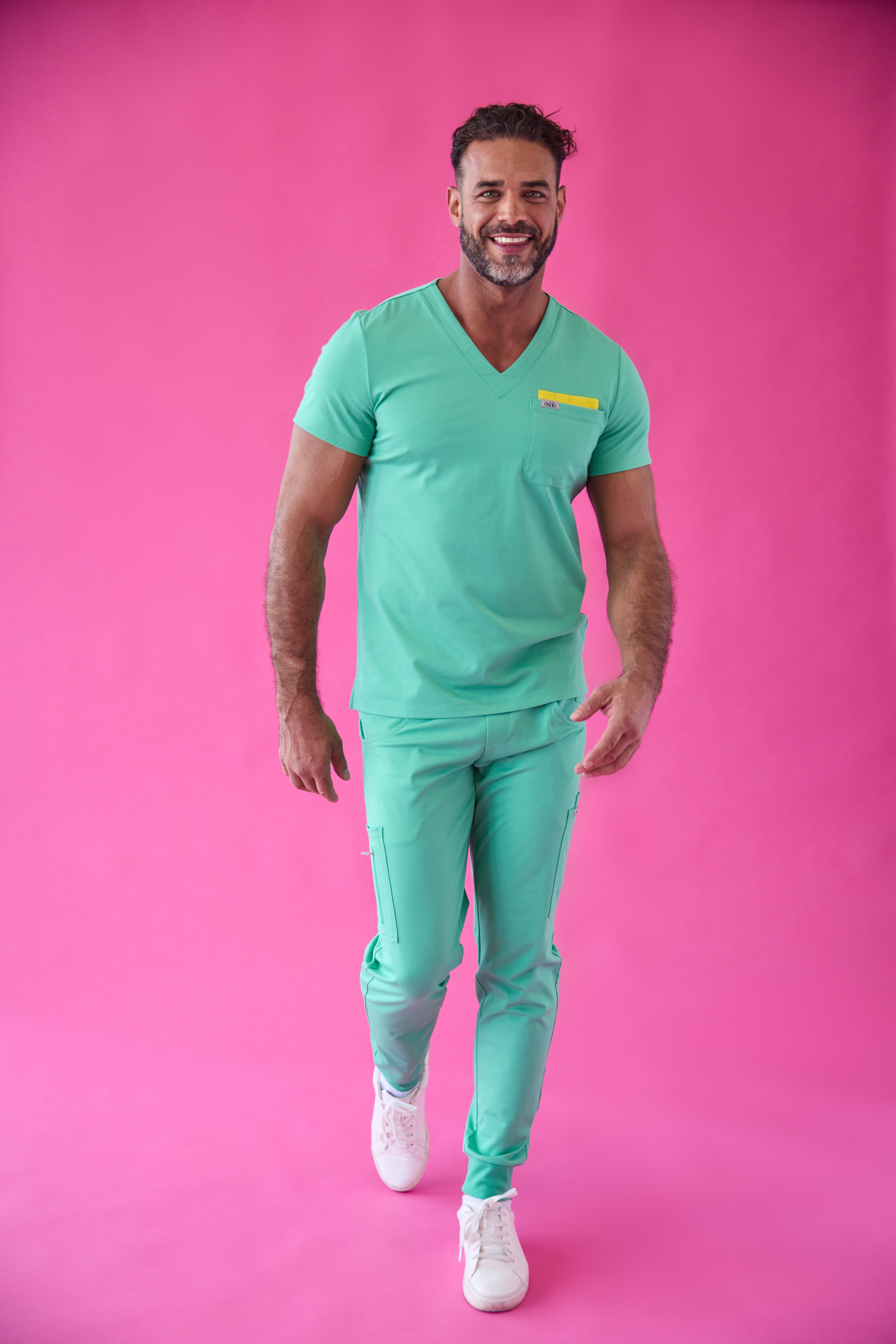 Johann Classic V-neck Scrub Top
